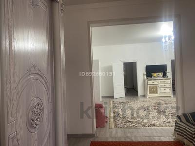 Отдельный дом · 5 комнат · 180 м² · 8 сот., Мкр байтерек3 ул 44 98 — Байтерек 3 ул 44 дом 98 за 40 млн ₸ в 