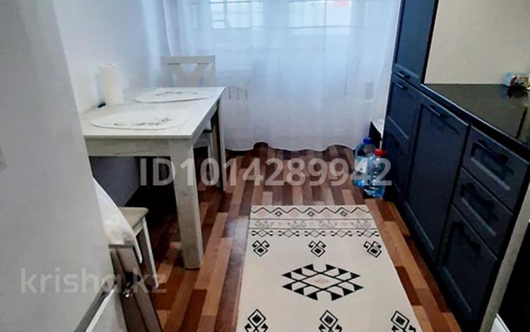 1-комнатная квартира · 35 м² · 8/9 этаж, 10 микрорайон 18 за 120 000 ₸ в Аксае — фото 2