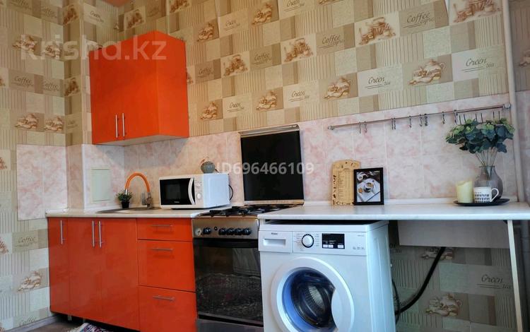 1-комнатная квартира · 45 м², мкр Жетысу-1 29 — Абая момышулы за 2 000 ₸ в Алматы, Ауэзовский р-н — фото 2