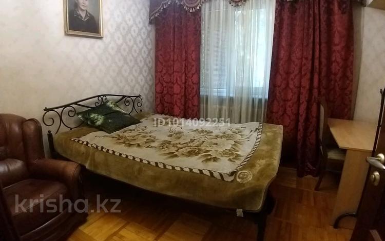 1 комната · 70 м² · 1/5 этаж, мкр Самал-1 за 130 000 ₸ в Алматы, Медеуский р-н — фото 2