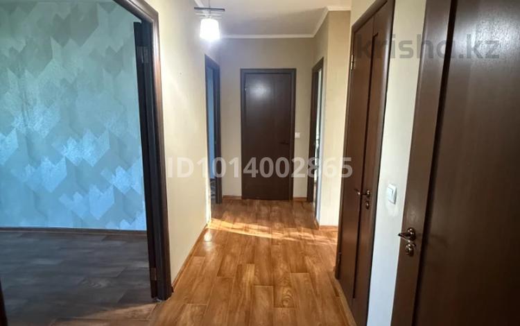 4-бөлмелі пәтер · 70 м² · 4/5 қабат, 10 мкр. 10, бағасы: 23 млн ₸ в Аксае — фото 25