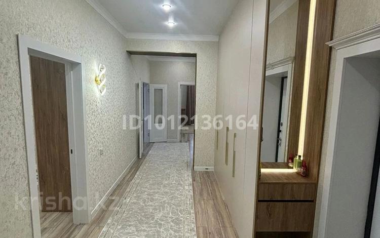 3-бөлмелі пәтер · 103 м² · 1/6 қабат, Мкр. Алтын орда 24Е, бағасы: 44 млн ₸ в Актобе — фото 2