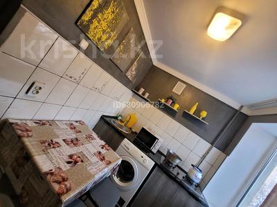 1-бөлмелі пәтер, 50 м², 4/5 қабат тәулігіне, Байзак батыра 219, бағасы: 9 000 〒 в Таразе