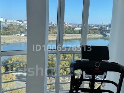 4 комнаты · 185 м² · 8/10 этаж, Кулманова 1 за 100 000 〒 в Атырау