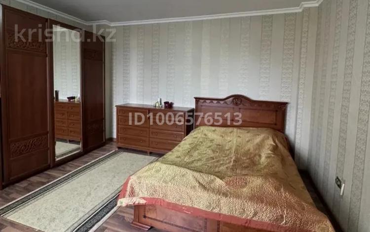 4 комнаты · 185 м² · 8/10 этаж, Бактыгерея Кулманова 1 за 100 000 ₸ в Атырау — фото 7
