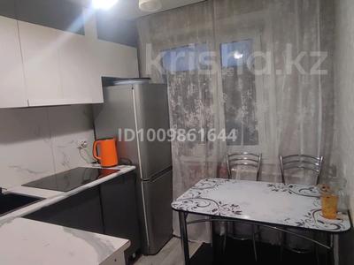 3-комнатная квартира · 62 м² · 2/5 этаж, Майкудук, Майкудук, 16й микрорайон 15 за 15 млн ₸ в Караганде, Алихана Бокейханова р-н