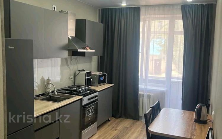 1-комнатная квартира · 36 м² · 1/5 этаж, 3-й мкр 37 — На против Энергетического колледжа, Политех колледж. за 15 000 〒 в Актау — фото 11