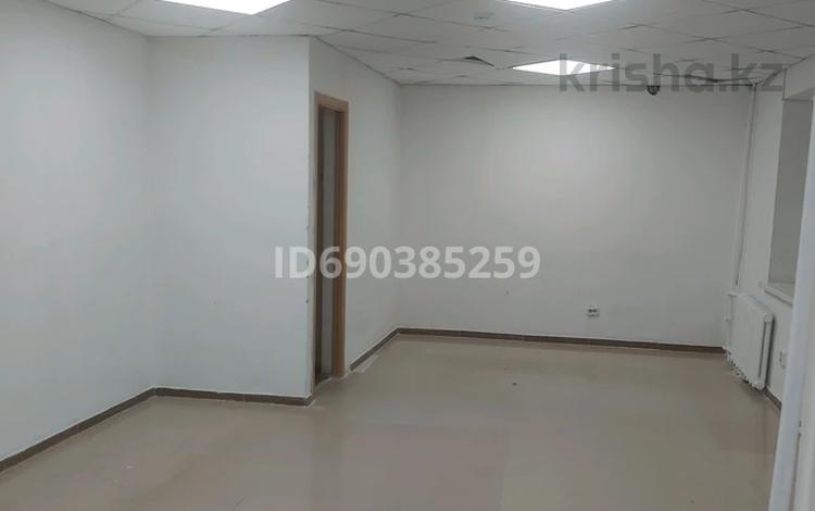 Свободное назначение, магазины и бутики · 100 м² за 300 000 ₸ в Караганде, Казыбек би р-н — фото 4