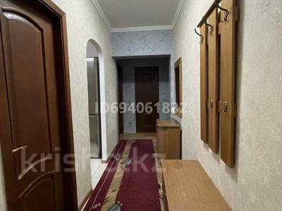 2-комнатная квартира, 56 м², 5/5 этаж помесячно, мкр Мамыр-3, Мкр Мамыр-2 19 за 200 000 〒 в Алматы, Ауэзовский р-н