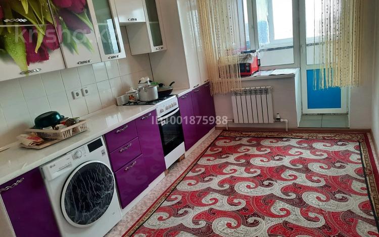 2-комнатная квартира · 57 м² · 6/9 этаж, Нур Актобе, Нұр Ақтөбе — Нұрсити 4мкр 15үй мектеп, дүкен, балабақша, дина, остановканың дәл жанында орналасқан. аулада балалар ойын алаңы бар за 17.5 млн 〒 — фото 2