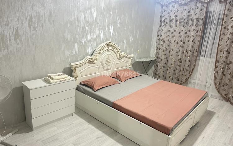 1-бөлмелі пәтер · 50 м² · 2/5 қабат, 1 ш/а, АБИЛХАЙРХАН 57 А — Океан остановка - Напротив Нурдаулета - Центр. Стадион - Клиника Айгерим - Воинская Часть - Акимат- Багетто кафе., бағасы: 10 000 ₸ в Актобе, мкр 5 — фото 2