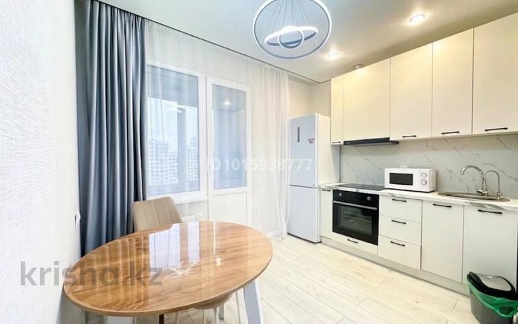 1-комнатная квартира · 35 м² · 15/16 этаж, Абикена Бектурова 11 за 300 000 ₸ в Астане, Нура р-н — фото 2