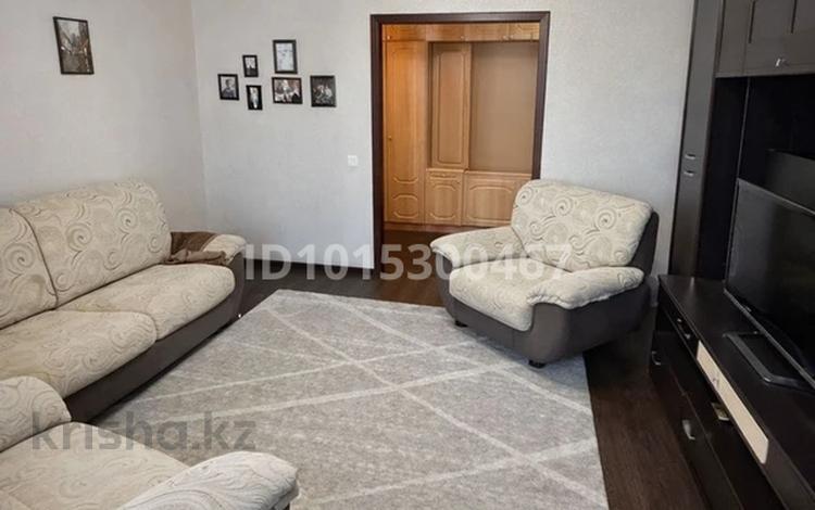 3-комнатная квартира · 65 м² · 3/5 этаж, Пришахтинск, 22й микрорайон 30 за 20 млн ₸ в Караганде, Алихана Бокейханова р-н — фото 2