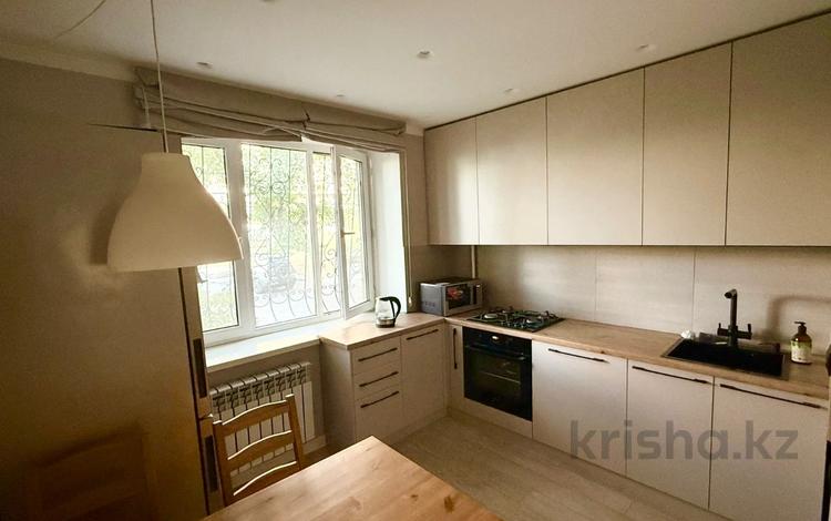 3-комнатная квартира · 64 м² · 1/5 этаж, Назарбаева за 63 млн ₸ в Алматы, Медеуский р-н — фото 2