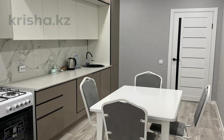 1-комнатная квартира · 60 м² · 4/10 этаж, Самал 86 — Коняхина за 10 000 ₸ в Уральске — фото 2