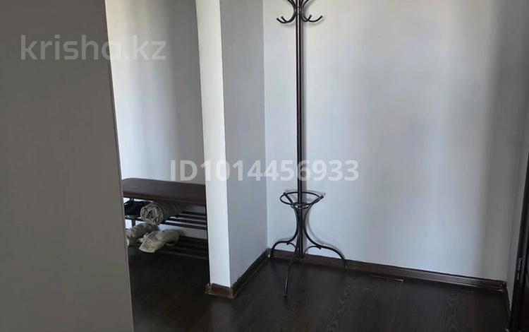 2-комнатная квартира · 50 м² · 8/9 этаж, мкр Строитель 5 — Циолковского и Абулхаирхана за 150 000 ₸ в Уральске — фото 2