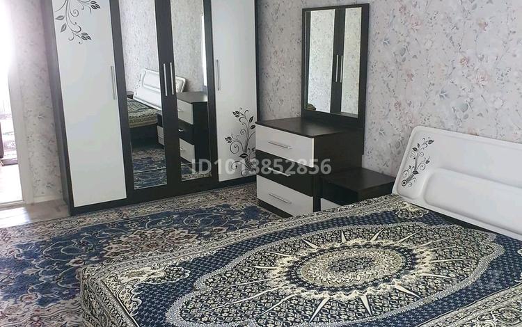 3-бөлмелі пәтер · 65 м² · 2/5 қабат, мкр Аксай-2 — Толе-би -саина, бағасы: 310 000 ₸ в Алматы, Ауэзовский р-н — фото 2