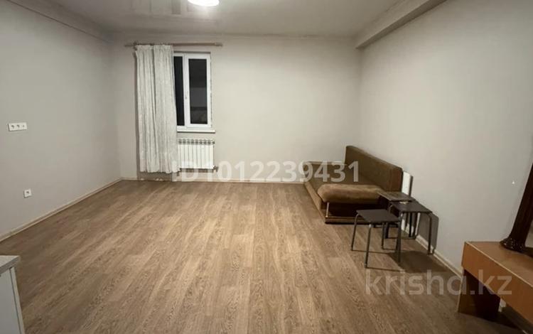 1-комнатная квартира · 30 м² · 2/2 этаж, мкр Думан-1 19 за 130 000 ₸ в Алматы, Медеуский р-н — фото 2