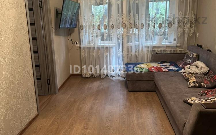 2-комнатная квартира · 46 м² · 2/5 этаж, Майкудук, 12й микрорайон 35 за 10.5 млн ₸ в Караганде, Алихана Бокейханова р-н — фото 2