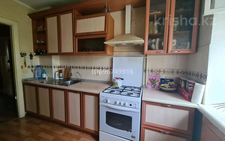 3-бөлмелі пәтер · 64 м² · 3/5 қабат, Сазда-1, Абулхаир-хана 84 — Возле магазина "Анвар", бағасы: 25 млн 〒 в Актобе — фото 9