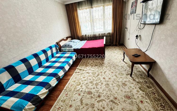 1-комнатная квартира, 33 м², 1/5 этаж посуточно, Есет батыра 105 к1 за 8 000 〒 в Актобе — фото 23