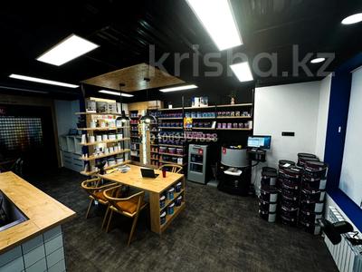 Свободное назначение, офисы, магазины и бутики, салоны красоты, медцентры и аптеки, образование, конференц-залы, кабинеты и рабочие места, студии · 60 м² за 550 000 〒 в Актау, 7-й мкр