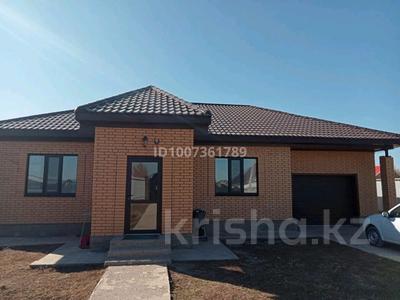 Отдельный дом · 3 комнаты · 100 м² · 10 сот., мкр. Зачаганск пгт 35 — Тауелсиздик 35 за 26 млн 〒 в Уральске