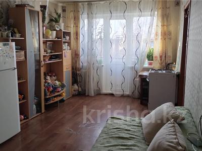 3-комнатная квартира · 57 м² · 5/5 этаж, Майкудук, 12й микрорайон за 11 млн ₸ в Караганде, Алихана Бокейханова р-н