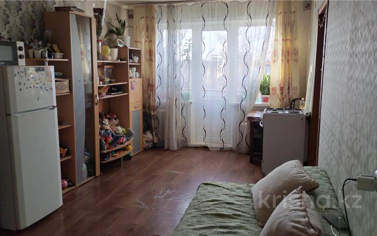 3-комнатная квартира · 57 м² · 5/5 этаж, Майкудук, 12й микрорайон за 11 млн ₸ в Караганде, Алихана Бокейханова р-н — фото 2