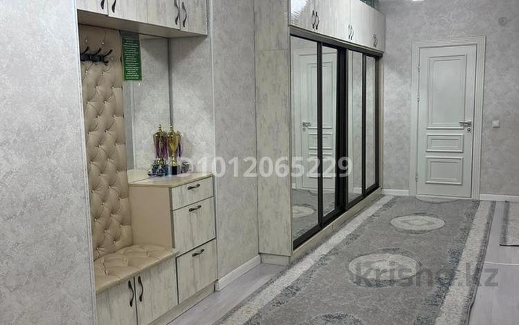 3-бөлмелі пәтер · 90 м², мкр Шымсити 1, бағасы: 50 млн ₸ в Шымкенте, Абайский р-н — фото 2