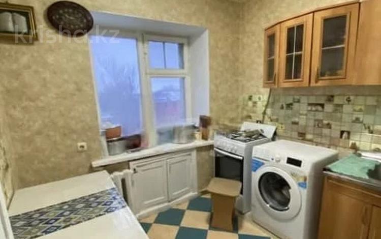 1-бөлмелі пәтер · 33 м² · 4/4 қабат, Нурсултана Назарбаева, бағасы: 9 млн ₸ в Уральске — фото 2