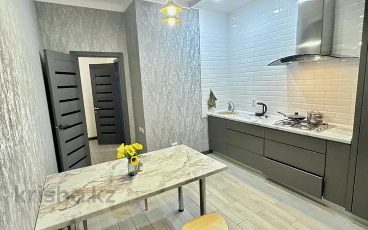 1-комнатная квартира · 56 м² · 4/5 этаж, мкр Кадыра Мырза-Али, Абулхаир хана 177/1 за 2 500 ₸ в Уральске — фото 2