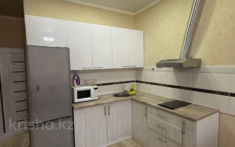 1-комнатная квартира · 38 м² · 1/3 этаж, мкр Юго-Восток, Алтын Арка 19 за 15.5 млн ₸ в Караганде, Казыбек би р-н — фото 3