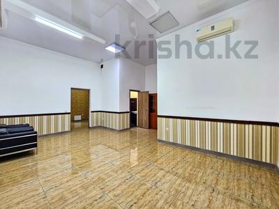 Свободное назначение, офисы, образование, конференц-залы, кабинеты и рабочие места, студии · 225 м² за 1.6 млн 〒 в Алматы, Медеуский р-н