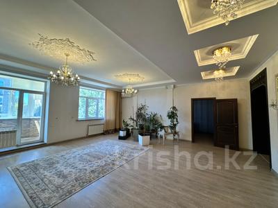 4-комнатная квартира · 145 м² · 3/8 этаж, мкр Михайловка , Аманжолова 41 за 115 млн ₸ в Караганде, Казыбек би р-н
