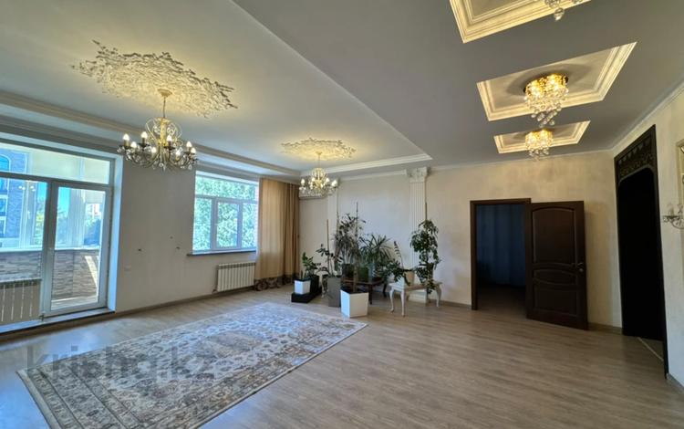 4-комнатная квартира · 145 м² · 3/8 этаж, мкр Михайловка , Аманжолова 41 за 115 млн ₸ в Караганде, Казыбек би р-н — фото 2