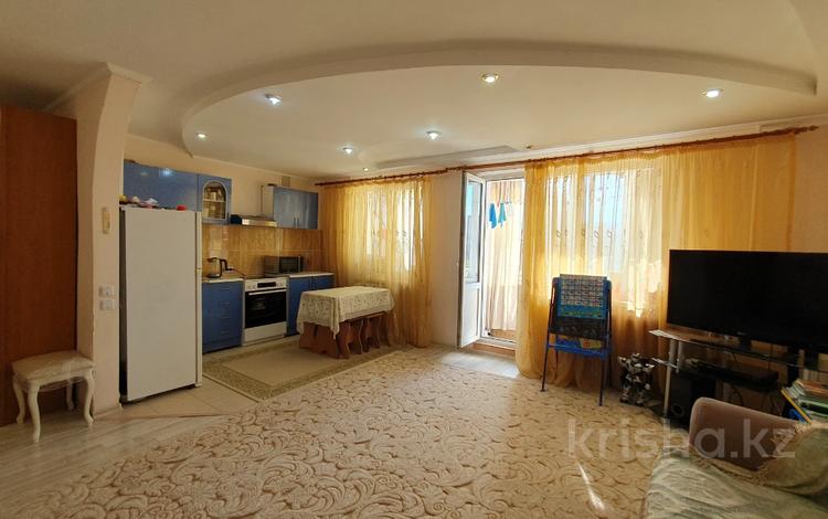 2-комнатная квартира, 53 м², 2/7 этаж, проспект Сатпаева 2 за 22.5 млн 〒 в Усть-Каменогорске — фото 2
