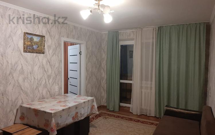 3-бөлмелі пәтер, 50 м², 2/5 қабат, мкр Юго-Восток, муканова 16, бағасы: 17.9 млн 〒 в Караганде, Казыбек би р-н — фото 2