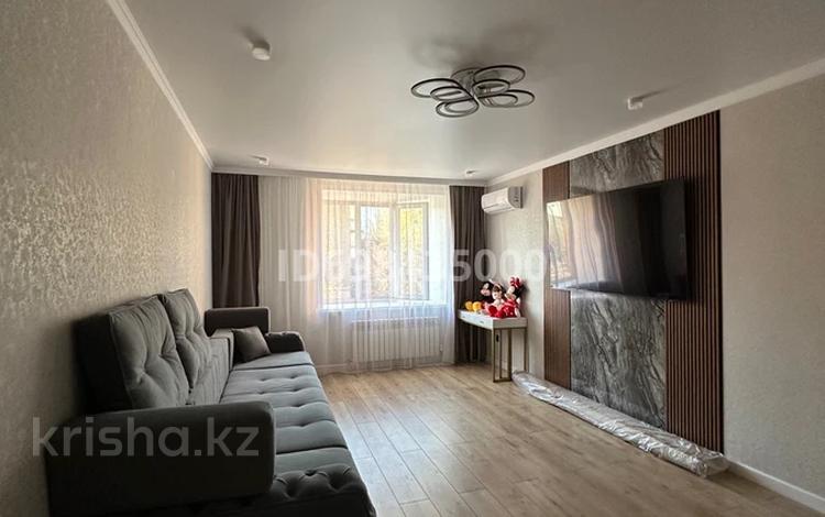 3-комнатная квартира, 110 м², 2/10 этаж, мкр Юго-Восток, Камали Дүйсембекова 53а за 65 млн 〒 в Караганде, Казыбек би р-н — фото 2