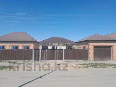 Продажа домов и дачи в Атырауской обл.: Отдельный дом · 2 комнаты · 75 м² · 8 сот., мкр Кайнар, Акбай Бурбаев 47 за 35 млн 〒 Отдельный дом · 2 комнаты · 75 м² · 8 сот., мкр Кайнар, Акбай Бурбаев 47 за 35 млн 〒 в Атырау