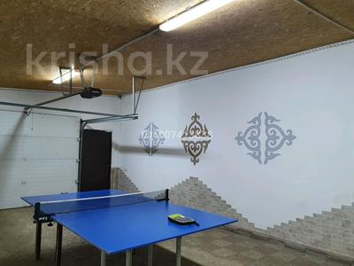 Отдельный дом · 7 комнат · 272 м² · 10 сот., мкр Кунгей , улица 2-я 94 — Напротив арки на ТБЦ, возле магазина Айзере за 60 млн 〒 в Караганде, Казыбек би р-н