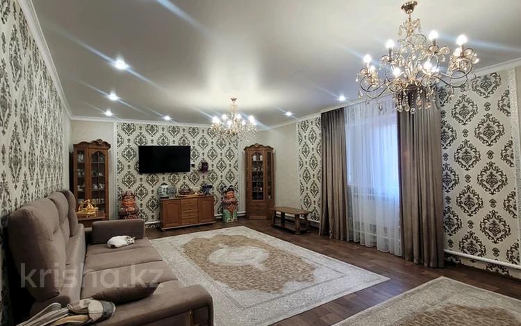 Отдельный дом · 4 комнаты · 270 м² · 5 сот., Абая за 100 млн 〒 в Павлодаре — фото 2