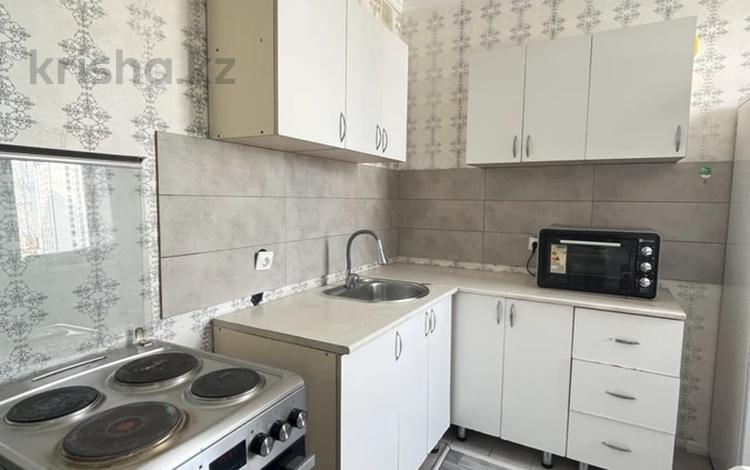 1-комнатная квартира · 38 м² · 8/9 этаж, Кургалжинское шоссе — КАЗГЮУ, КазМНУ, КазУТБ за 20.9 млн ₸ в Астане, Есильский р-н — фото 2