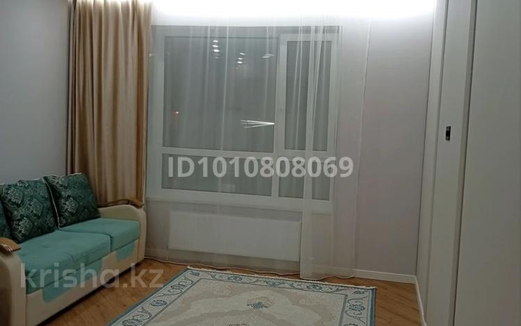2-комнатная квартира · 42 м² · 9/9 этаж, Шамши Калдаяков 51 за 230 000 ₸ в Астане, Сарайшык р-н — фото 2