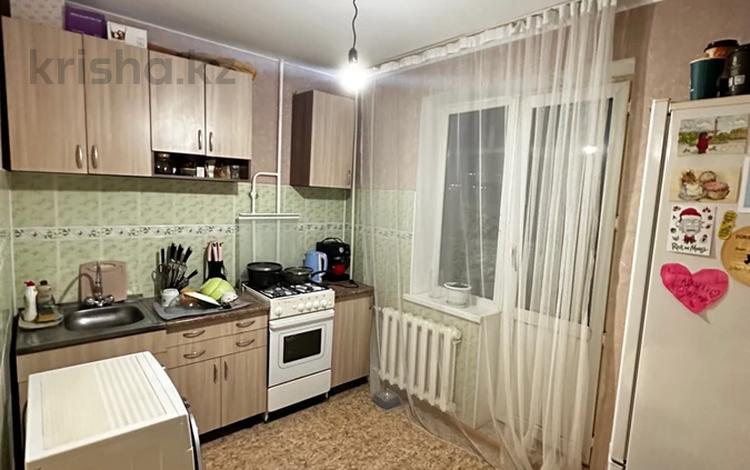 1-комнатная квартира, 35 м², 4/5 этаж, Абилкайыр-хана 70/1 — Школа - гимназия 17 и казахская школа 39 за 11.8 млн 〒 в Актобе — фото 2