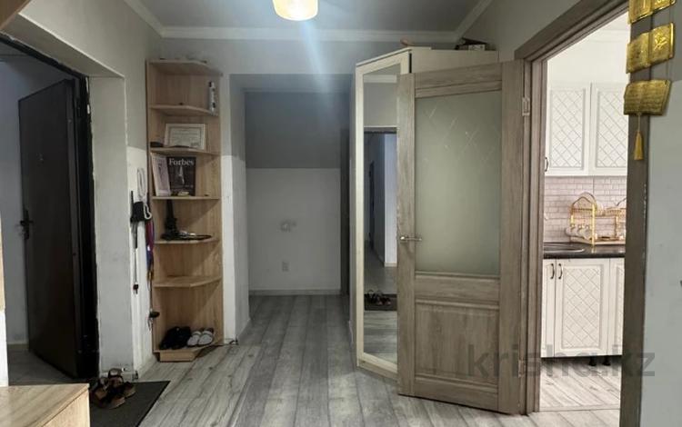 2-комнатная квартира · 64.3 м² · 10/10 этаж, мкр. Алтын орда за 20 млн ₸ в Актобе — фото 2