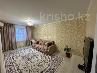 3-комнатная квартира · 69.7 м² · 3/6 этаж, мкр 8, Абилкайыр хана 60/3 — Район космос, за Казпочтой за 30 млн 〒 в Актобе