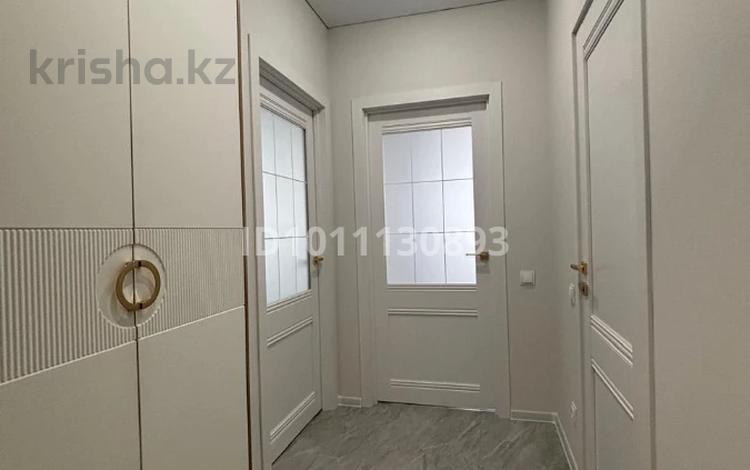 2-комнатная квартира · 36 м² · 3/9 этаж, мкр Уркер, Ч.Айтматова 23 за 200 000 ₸ в Астане, Нура р-н — фото 2