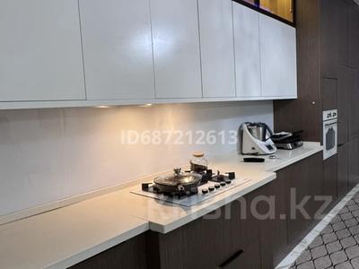 6-бөлмелі пәтер · 200 м² · 3/3 қабат, 27-й мкр 32/1, бағасы: 77 млн ₸ в Актау
