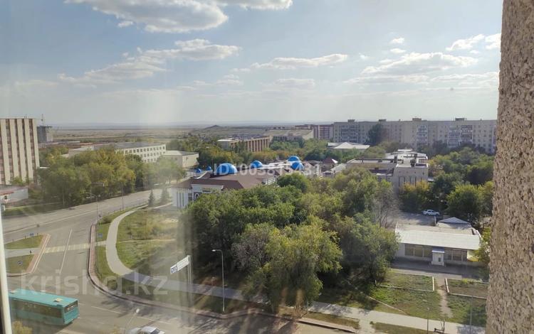 3-комнатная квартира · 70.3 м² · 9/9 этаж, мкр Юго-Восток, проспект Строителей за 200 000 ₸ в Караганде, Казыбек би р-н — фото 2